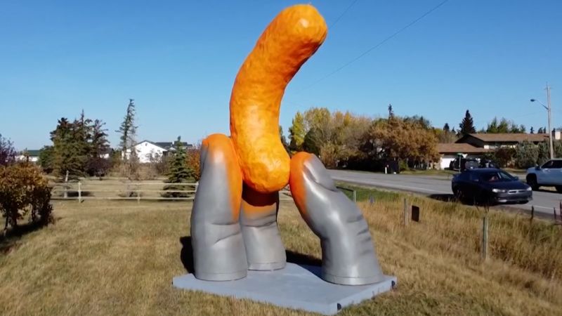Giant roadside Cheeto attracts a crowd